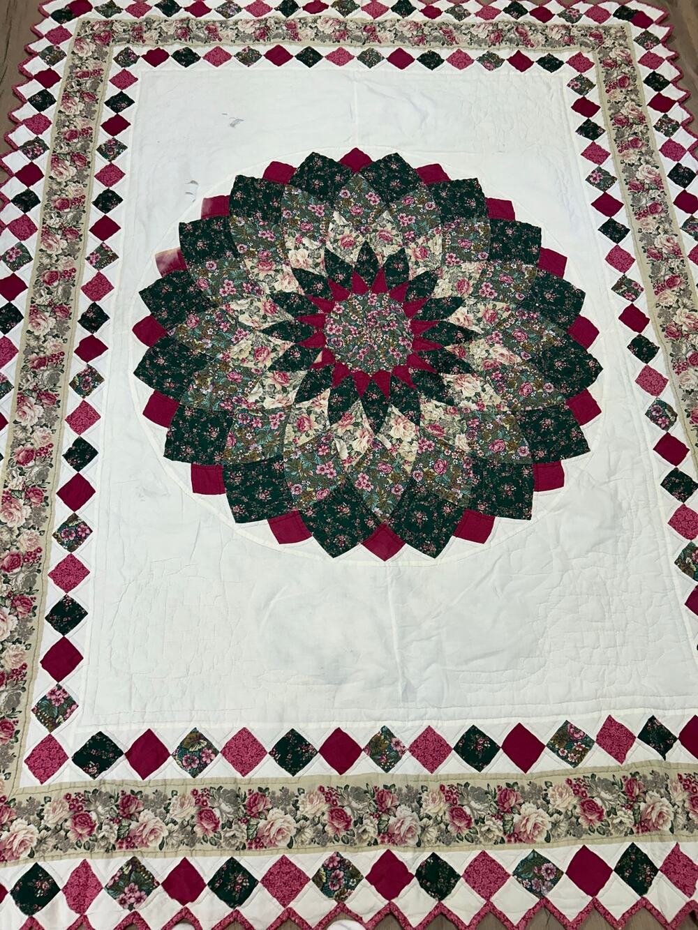 Floral Dresden Plate Patchwork Quilt Burgundy Green Pink Scalloped Edge TLC